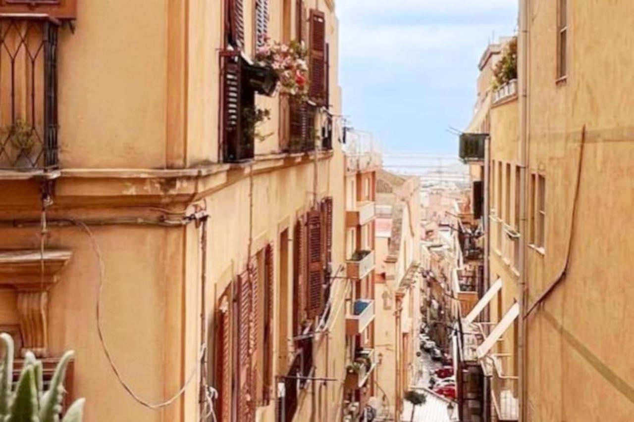 Appartamento Cagliari Centro Con Vista Sul Porto Exterior foto